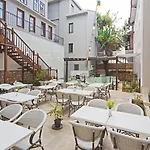 阿扎德尊贵酒店 3*