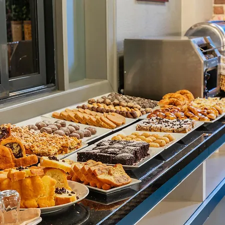 Azade Premier Hotell 3*