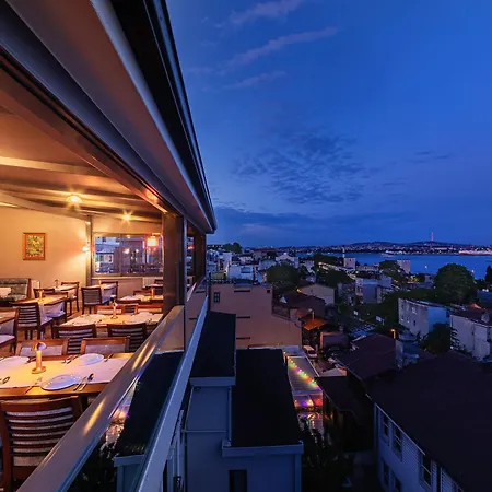 Azade Premier Hotell 3*