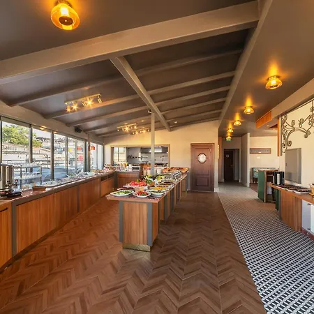 Hotell Azade Premier